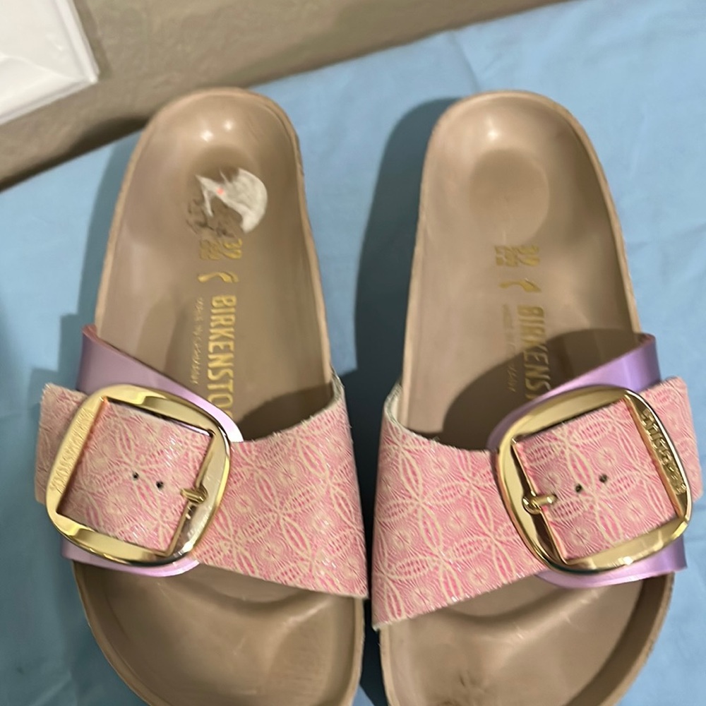 Adorable, Big Buckle one strap Birkenstocks!